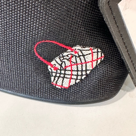 Burberry Bag Vanity Makeup
Pouch Black Plaid Embroidery
Plate Ladies Nylon - Picture 8 of 10